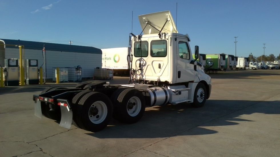 Day Cab Tractor-Heavy Duty Tractors-Freightliner-2019-T12664ST-Forrest City-AR-394,677\n\t\tmiles-$ 46,500 - Image 7