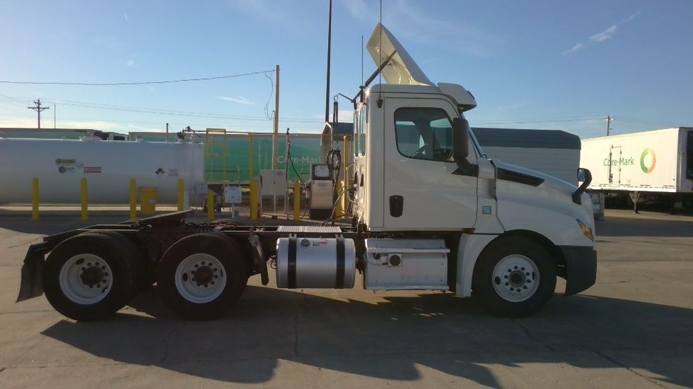 Day Cab Tractor-Heavy Duty Tractors-Freightliner-2019-T12664ST-Forrest City-AR-394,677\n\t\tmiles-$ 46,500 - Image 8