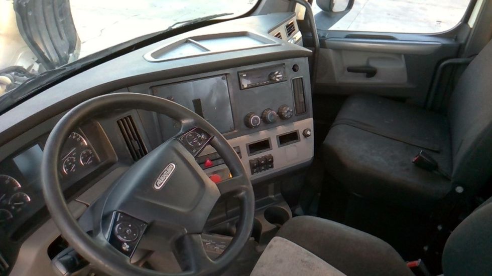 Day Cab Tractor-Heavy Duty Tractors-Freightliner-2019-T12664ST-Forrest City-AR-590,109\n\t\tmiles-$ 32,000 - Image 10