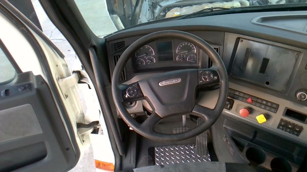 Day Cab Tractor-Heavy Duty Tractors-Freightliner-2019-T12664ST-Forrest City-AR-590,109\n\t\tmiles-$ 32,000 - Image 11