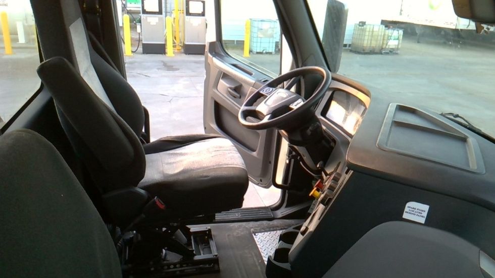 Day Cab Tractor-Heavy Duty Tractors-Freightliner-2019-T12664ST-Forrest City-AR-590,109\n\t\tmiles-$ 32,000 - Image 14