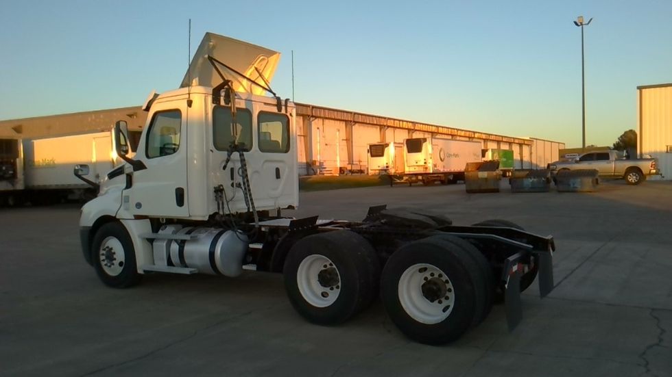 Day Cab Tractor-Heavy Duty Tractors-Freightliner-2019-T12664ST-Forrest City-AR-590,109\n\t\tmiles-$ 32,000 - Image 5