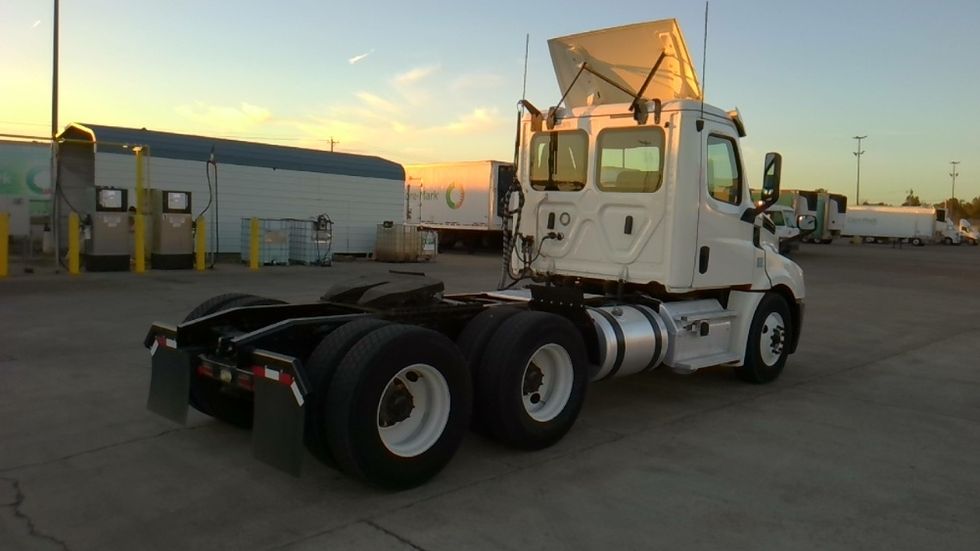 Day Cab Tractor-Heavy Duty Tractors-Freightliner-2019-T12664ST-Forrest City-AR-590,109\n\t\tmiles-$ 32,000 - Image 7