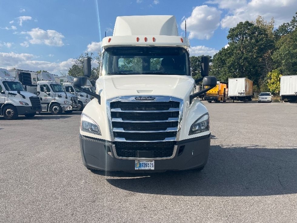 Day Cab Tractor-Heavy Duty Tractors-Freightliner-2019-T12664ST-Fort Wayne-IN-366,230\n\t\tmiles-$ 57,750 - Image 2