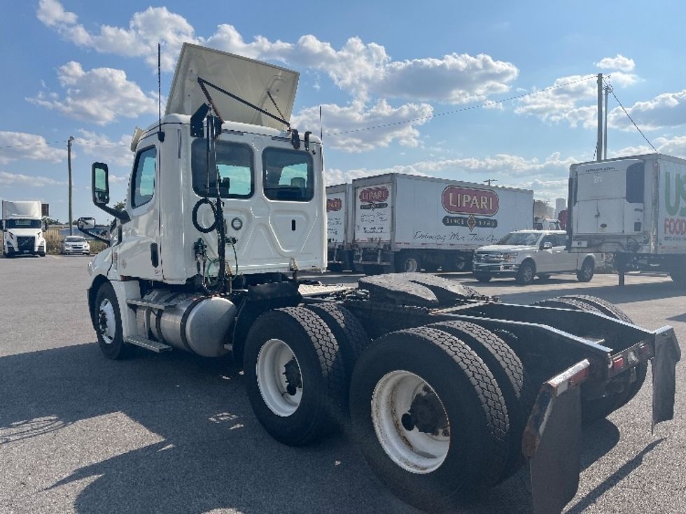 Day Cab Tractor-Heavy Duty Tractors-Freightliner-2019-T12664ST-Fort Wayne-IN-366,230\n\t\tmiles-$ 57,750 - Image 5