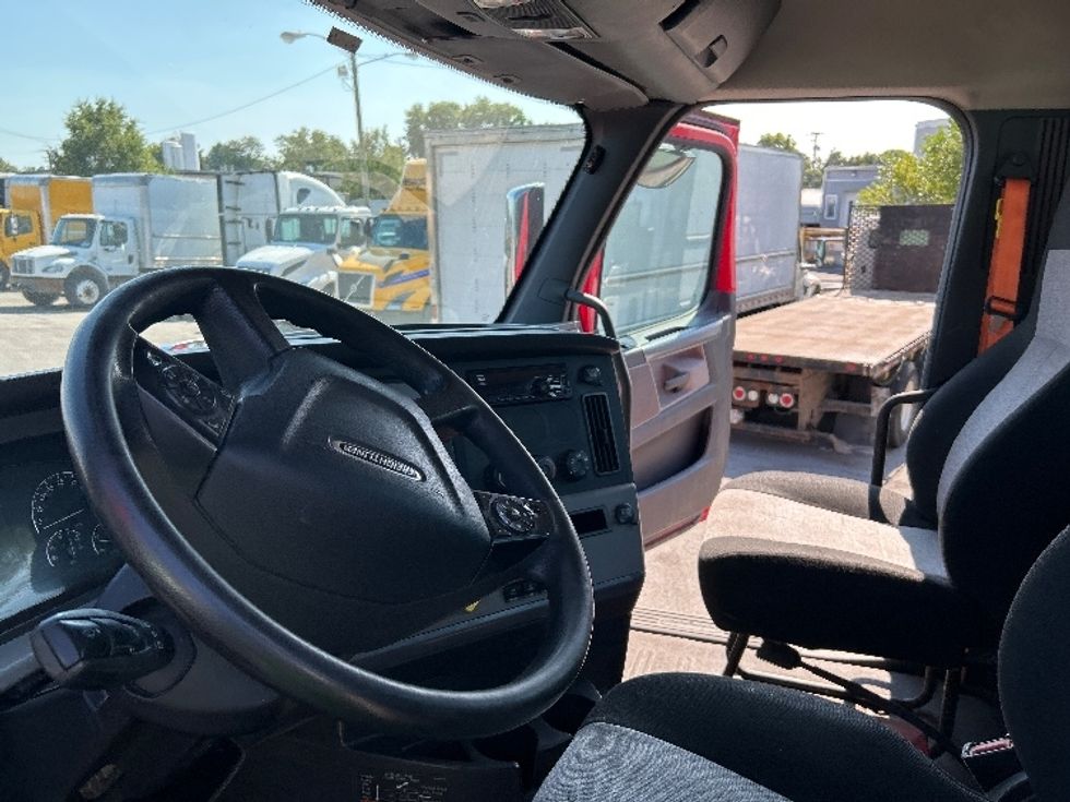 Day Cab Tractor-Heavy Duty Tractors-Freightliner-2019-T12664ST-Fort Wayne-IN-369,579\n\t\tmiles-$ 48,000 - Image 10