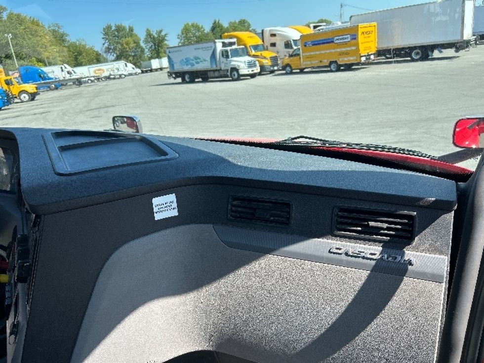 Day Cab Tractor-Heavy Duty Tractors-Freightliner-2019-T12664ST-Fort Wayne-IN-369,579\n\t\tmiles-$ 48,000 - Image 13