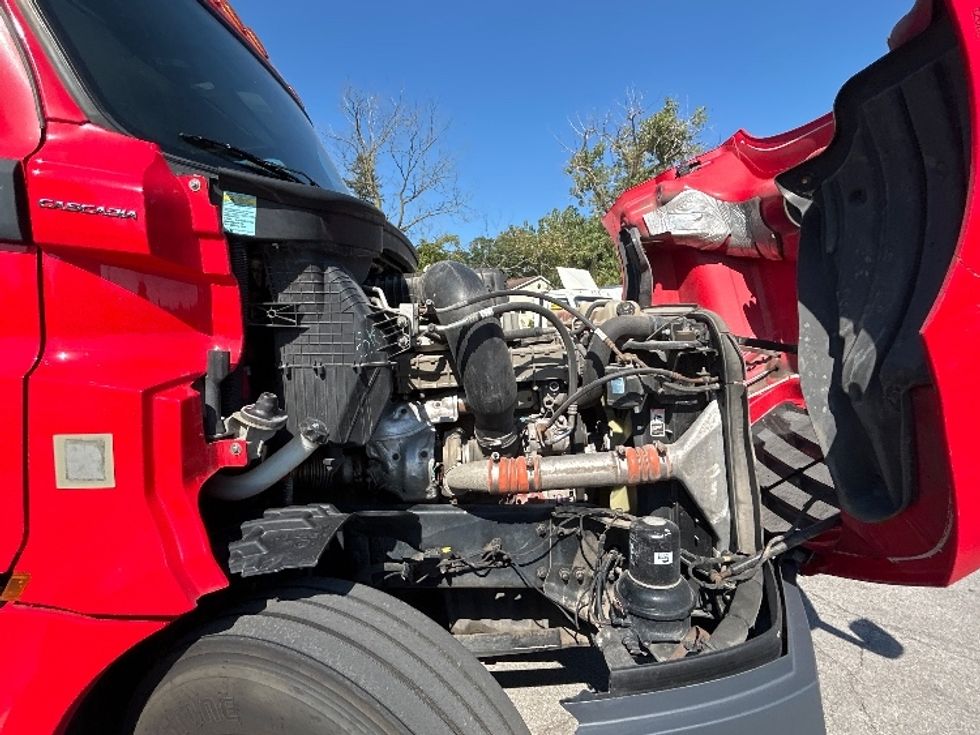 Day Cab Tractor-Heavy Duty Tractors-Freightliner-2019-T12664ST-Fort Wayne-IN-369,579\n\t\tmiles-$ 48,000 - Image 15