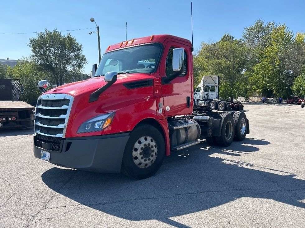Day Cab Tractor-Heavy Duty Tractors-Freightliner-2019-T12664ST-Fort Wayne-IN-369,579\n\t\tmiles-$ 48,000 - Image 3