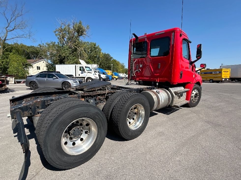 Day Cab Tractor-Heavy Duty Tractors-Freightliner-2019-T12664ST-Fort Wayne-IN-369,579\n\t\tmiles-$ 48,000 - Image 7