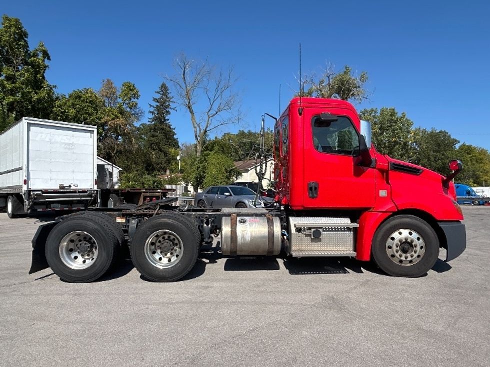 Day Cab Tractor-Heavy Duty Tractors-Freightliner-2019-T12664ST-Fort Wayne-IN-369,579\n\t\tmiles-$ 48,000 - Image 8