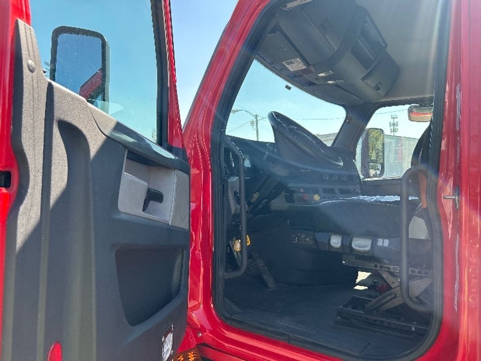 Day Cab Tractor-Heavy Duty Tractors-Freightliner-2019-T12664ST-Fort Wayne-IN-369,579\n\t\tmiles-$ 48,000 - Image 9