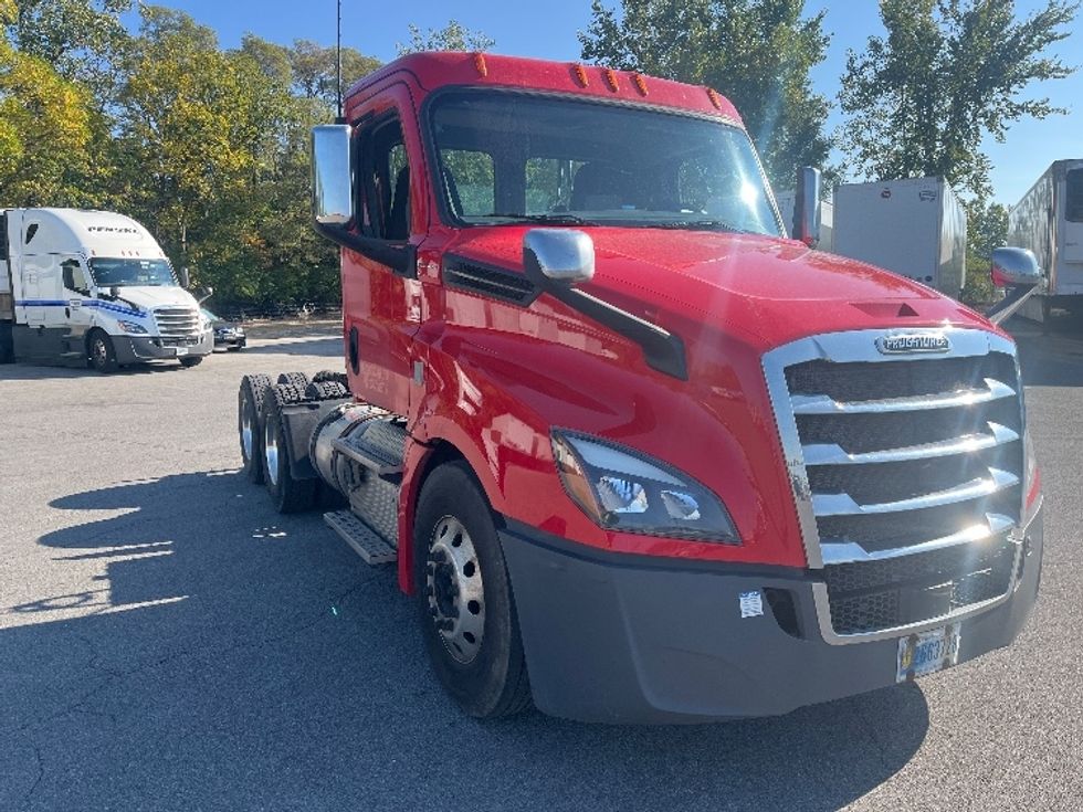 Day Cab Tractor-Heavy Duty Tractors-Freightliner-2019-T12664ST-Fort Wayne-IN-432,337\n\t\tmiles-$ 44,750 - Image 1