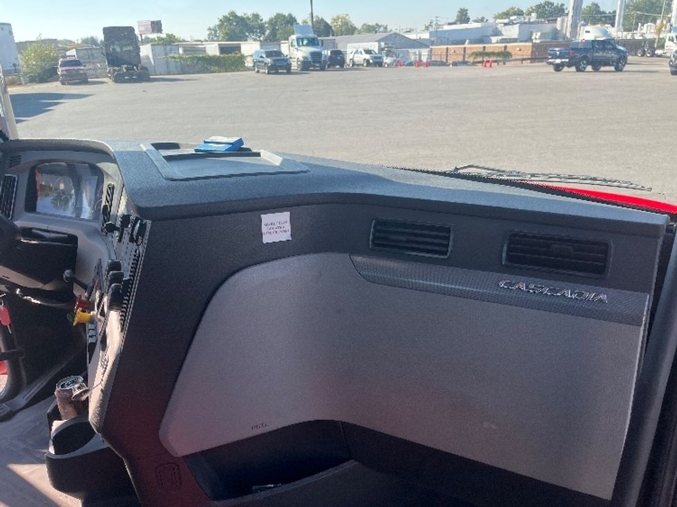 Day Cab Tractor-Heavy Duty Tractors-Freightliner-2019-T12664ST-Fort Wayne-IN-432,337\n\t\tmiles-$ 44,750 - Image 13