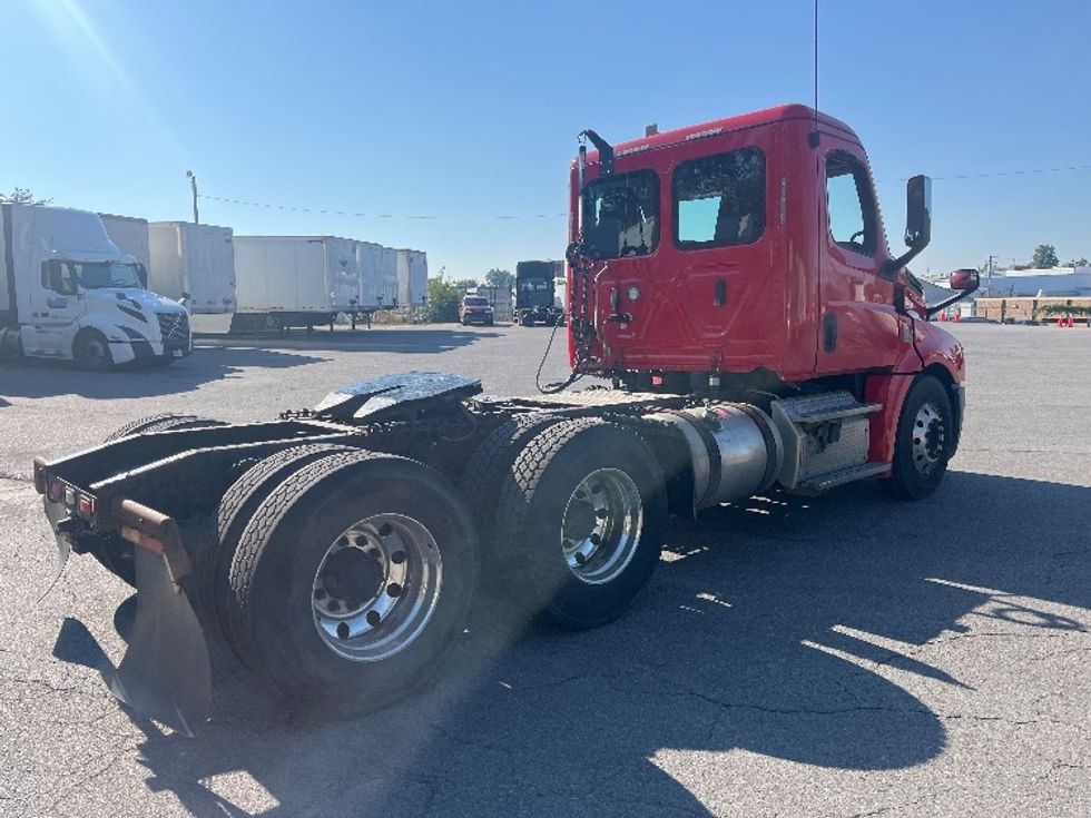 Day Cab Tractor-Heavy Duty Tractors-Freightliner-2019-T12664ST-Fort Wayne-IN-432,337\n\t\tmiles-$ 44,750 - Image 7