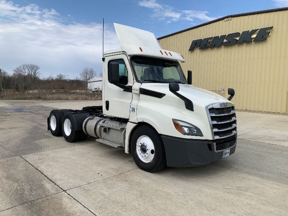 Day Cab Tractor-Heavy Duty Tractors-Freightliner-2019-T12664ST-Fort Wayne-IN-640,373\n\t\tmiles-$ 28,250 - Image 1