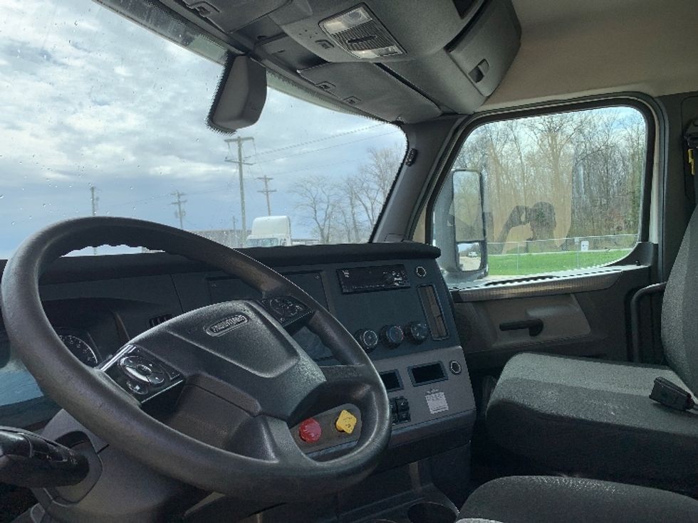 Day Cab Tractor-Heavy Duty Tractors-Freightliner-2019-T12664ST-Fort Wayne-IN-640,373\n\t\tmiles-$ 28,250 - Image 10