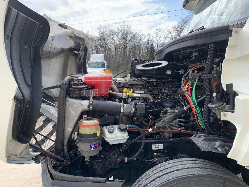 Day Cab Tractor-Heavy Duty Tractors-Freightliner-2019-T12664ST-Fort Wayne-IN-640,373\n\t\tmiles-$ 28,250 - Image 16