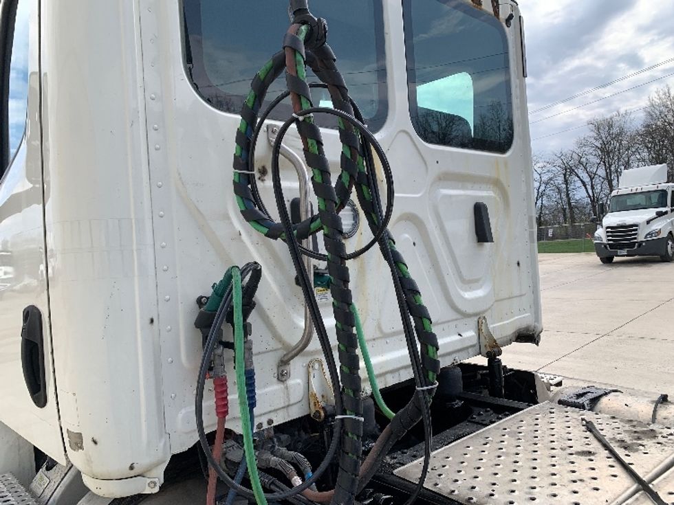 Day Cab Tractor-Heavy Duty Tractors-Freightliner-2019-T12664ST-Fort Wayne-IN-640,373\n\t\tmiles-$ 28,250 - Image 19