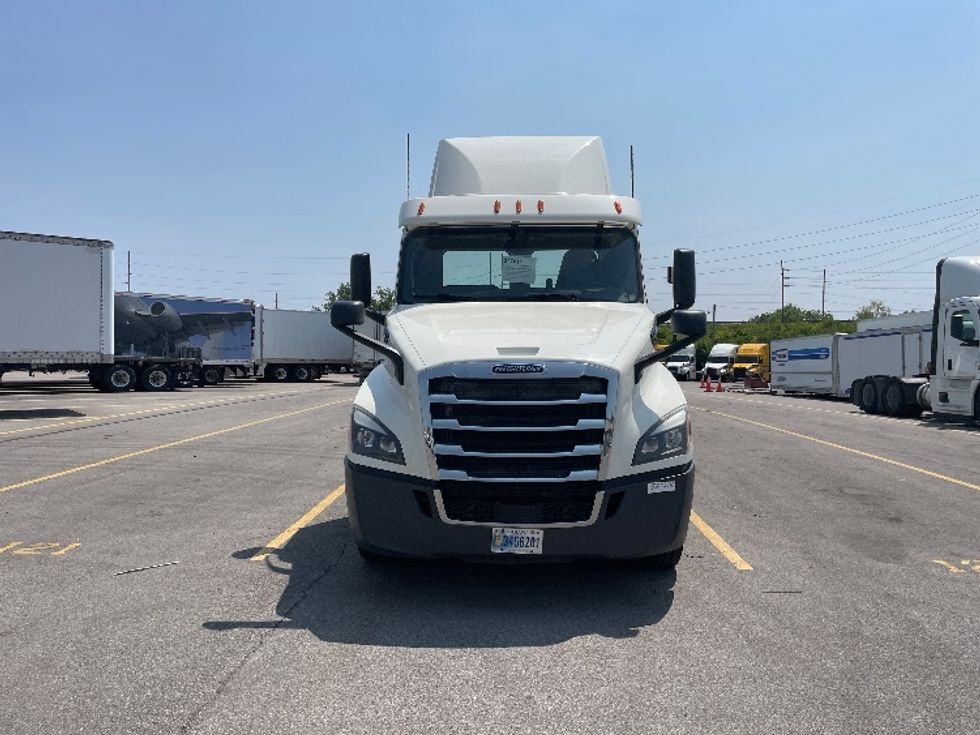 Day Cab Tractor-Heavy Duty Tractors-Freightliner-2019-T12664ST-Fort Wayne-IN-640,373\n\t\tmiles-$ 28,250 - Image 2