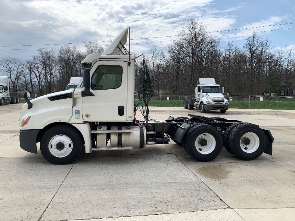 Day Cab Tractor-Heavy Duty Tractors-Freightliner-2019-T12664ST-Fort Wayne-IN-640,373\n\t\tmiles-$ 28,250 - Image 4