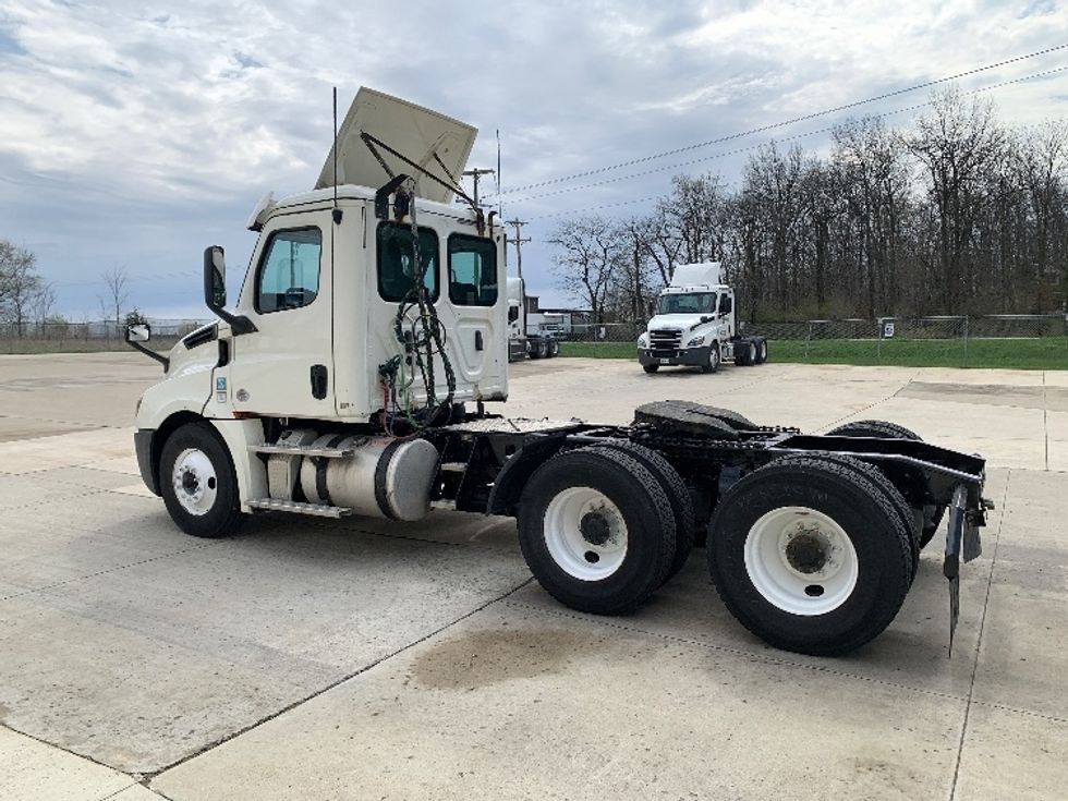 Day Cab Tractor-Heavy Duty Tractors-Freightliner-2019-T12664ST-Fort Wayne-IN-640,373\n\t\tmiles-$ 28,250 - Image 5