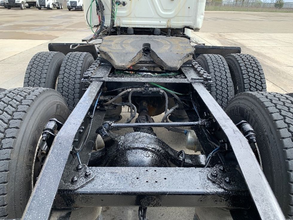 Day Cab Tractor-Heavy Duty Tractors-Freightliner-2019-T12664ST-Fort Wayne-IN-640,373\n\t\tmiles-$ 28,250 - Image 6