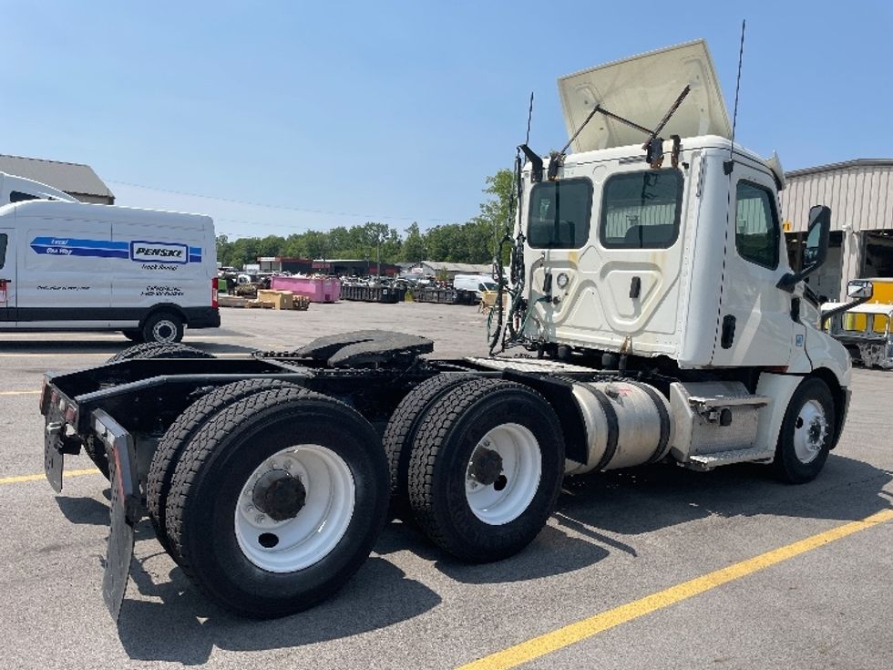 Day Cab Tractor-Heavy Duty Tractors-Freightliner-2019-T12664ST-Fort Wayne-IN-640,373\n\t\tmiles-$ 28,250 - Image 7