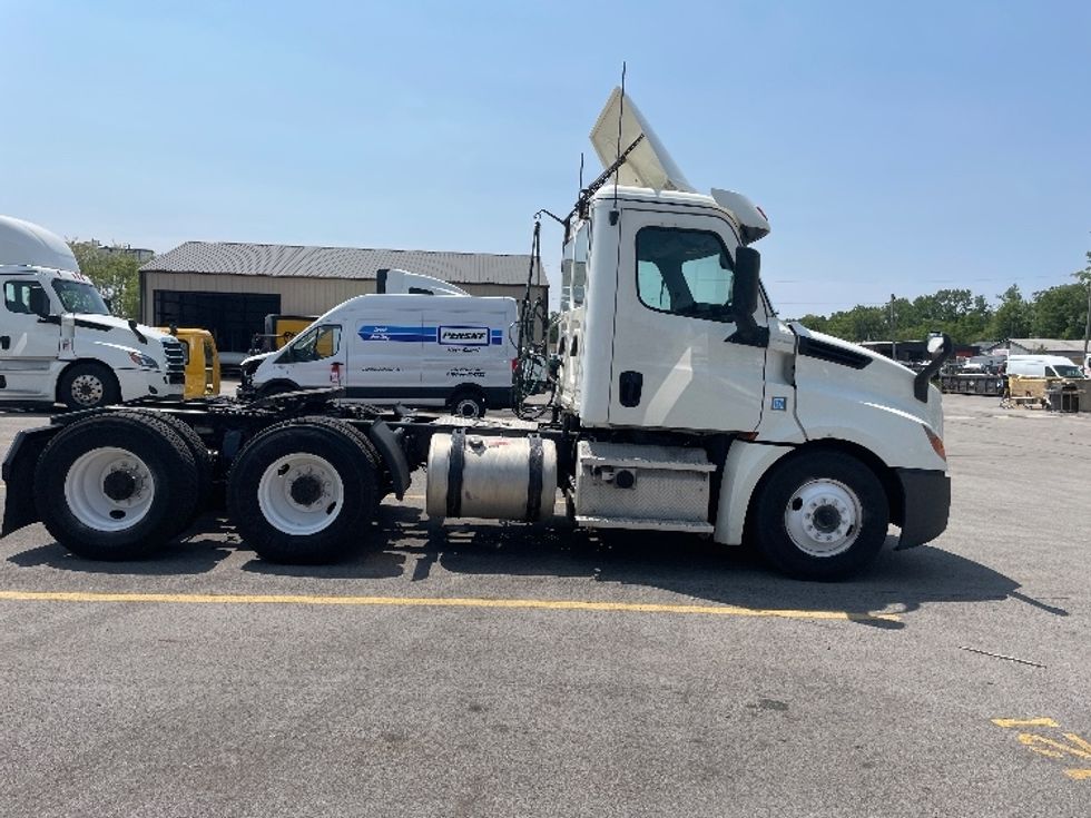 Day Cab Tractor-Heavy Duty Tractors-Freightliner-2019-T12664ST-Fort Wayne-IN-640,373\n\t\tmiles-$ 28,250 - Image 8