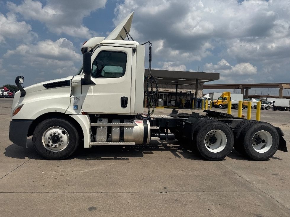 Day Cab Tractor-Heavy Duty Tractors-Freightliner-2019-T12664ST-Fort Worth-TX-471,636\n\t\tmiles-$ 45,500 - Image 4
