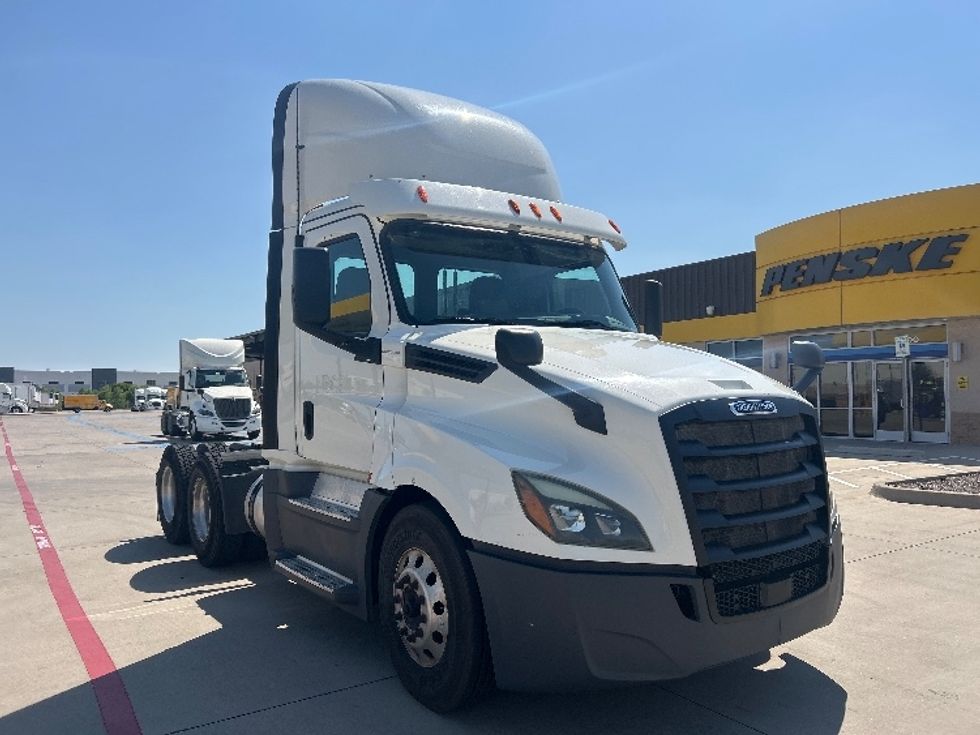 Day Cab Tractor-Heavy Duty Tractors-Freightliner-2019-T12664ST-Fort Worth-TX-648,488\n\t\tmiles-$ 27,000 - Image 1