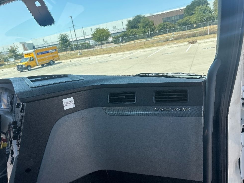 Day Cab Tractor-Heavy Duty Tractors-Freightliner-2019-T12664ST-Fort Worth-TX-648,488\n\t\tmiles-$ 27,000 - Image 13