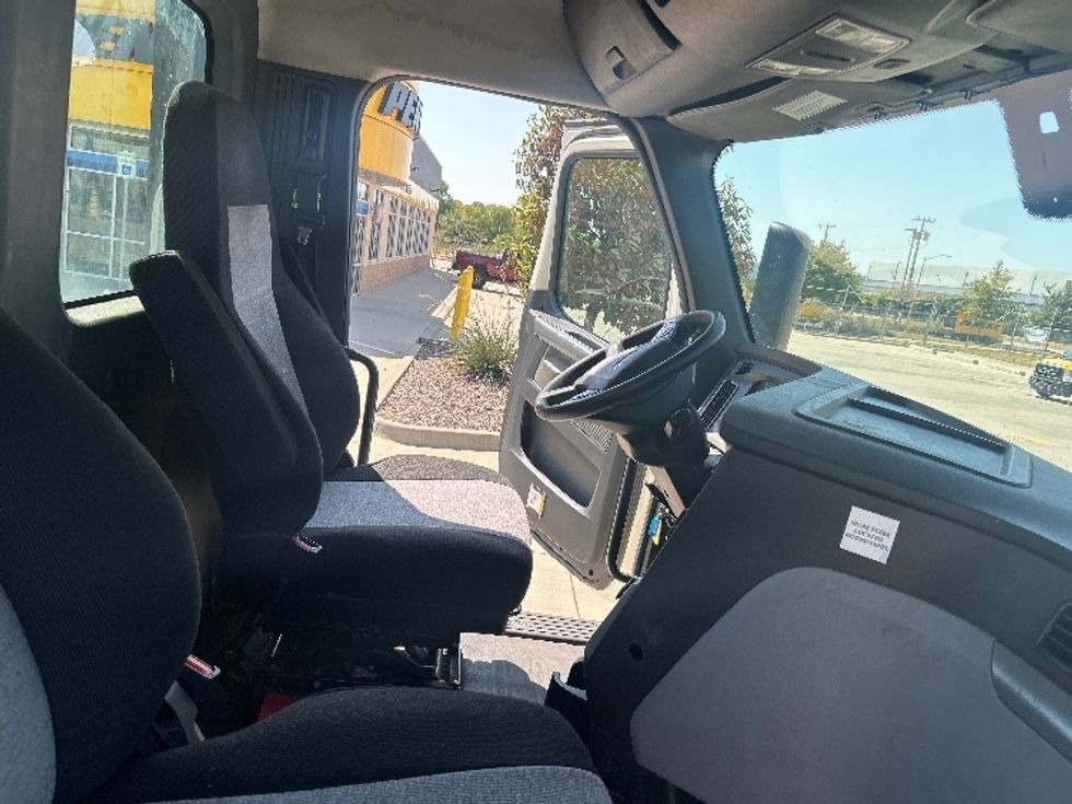 Day Cab Tractor-Heavy Duty Tractors-Freightliner-2019-T12664ST-Fort Worth-TX-648,488\n\t\tmiles-$ 27,000 - Image 14