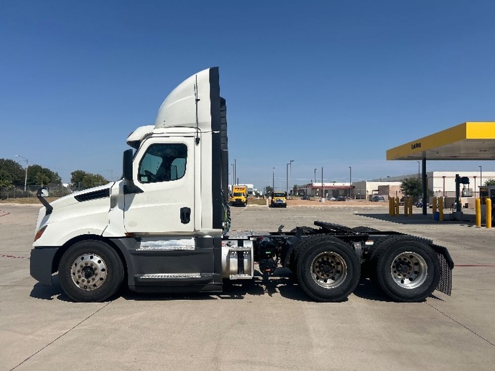 Day Cab Tractor-Heavy Duty Tractors-Freightliner-2019-T12664ST-Fort Worth-TX-648,488\n\t\tmiles-$ 27,000 - Image 4