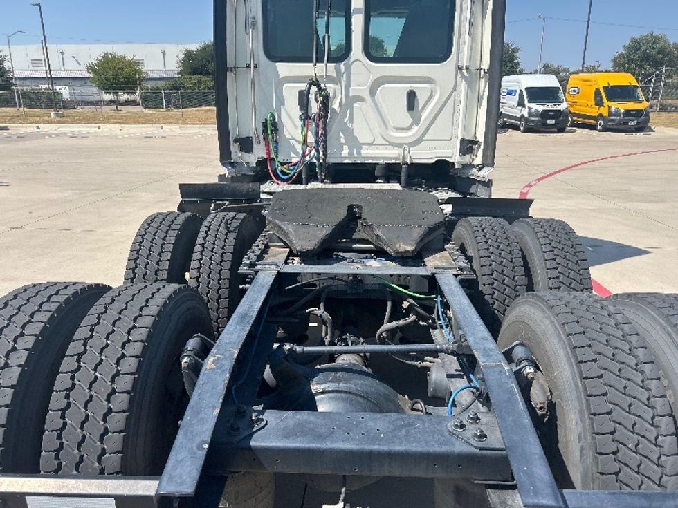 Day Cab Tractor-Heavy Duty Tractors-Freightliner-2019-T12664ST-Fort Worth-TX-648,488\n\t\tmiles-$ 27,000 - Image 6