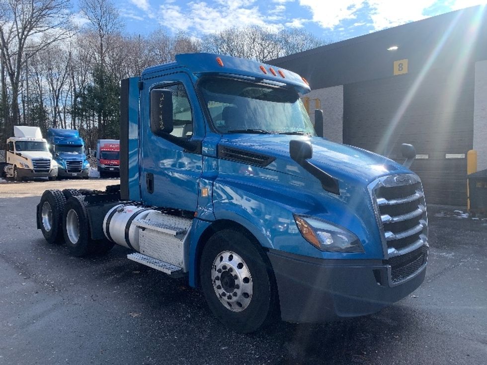 Day Cab Tractor-Heavy Duty Tractors-Freightliner-2019-T12664ST-Franklin-MA-233,934\n\t\tmiles-$ 52,000 - Image 1