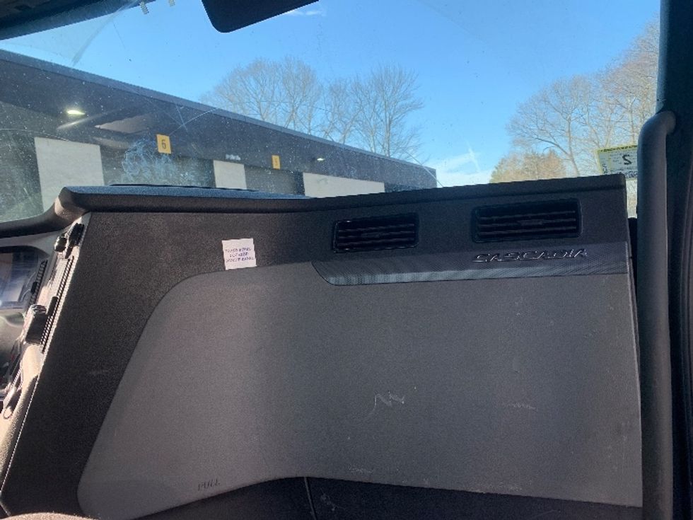 Day Cab Tractor-Heavy Duty Tractors-Freightliner-2019-T12664ST-Franklin-MA-233,934\n\t\tmiles-$ 52,000 - Image 13