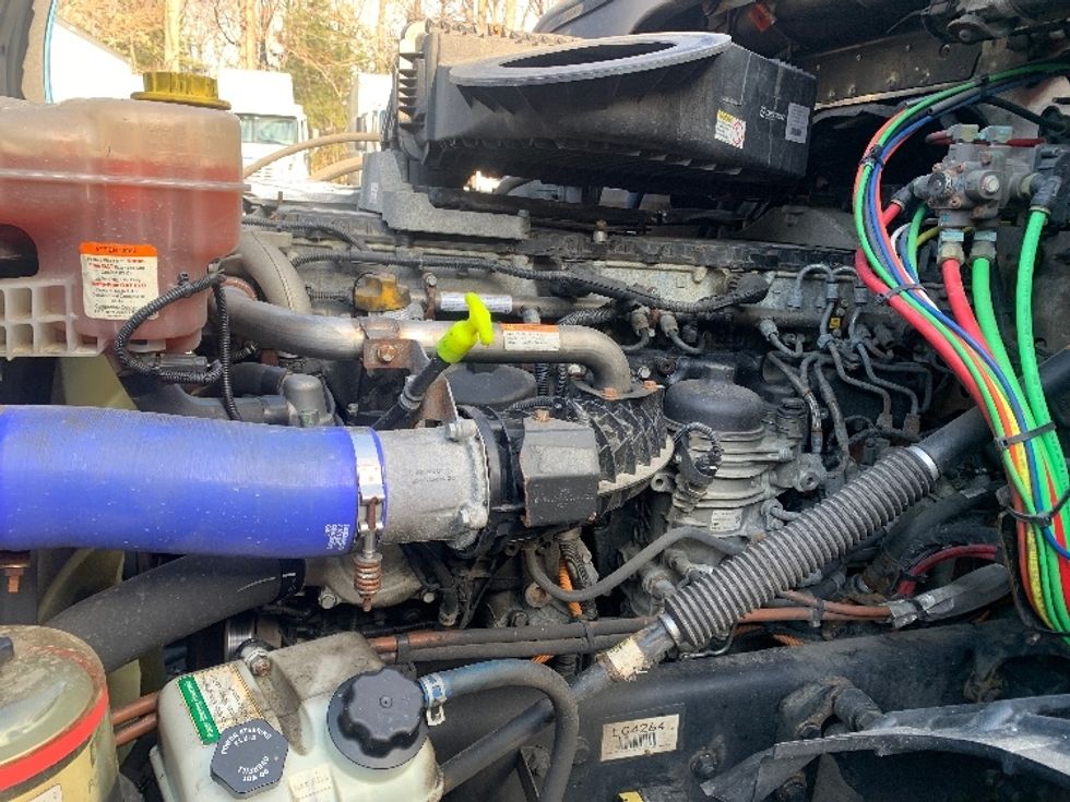 Day Cab Tractor-Heavy Duty Tractors-Freightliner-2019-T12664ST-Franklin-MA-233,934\n\t\tmiles-$ 52,000 - Image 16