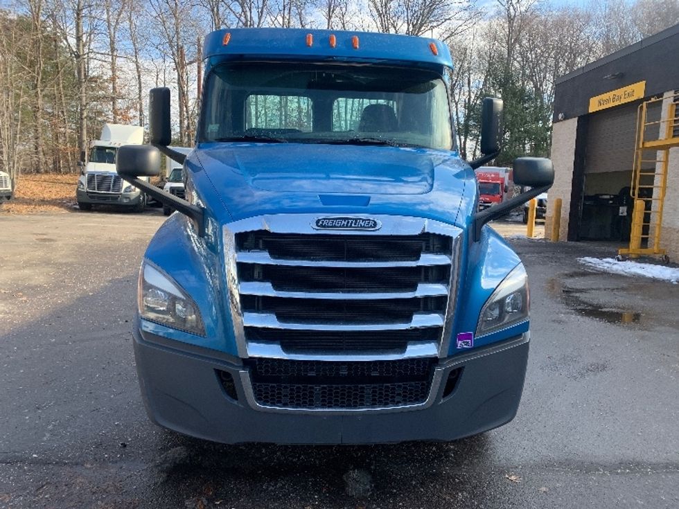 Day Cab Tractor-Heavy Duty Tractors-Freightliner-2019-T12664ST-Franklin-MA-233,934\n\t\tmiles-$ 52,000 - Image 2
