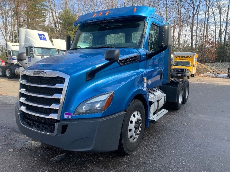 Day Cab Tractor-Heavy Duty Tractors-Freightliner-2019-T12664ST-Franklin-MA-233,934\n\t\tmiles-$ 52,000 - Image 3