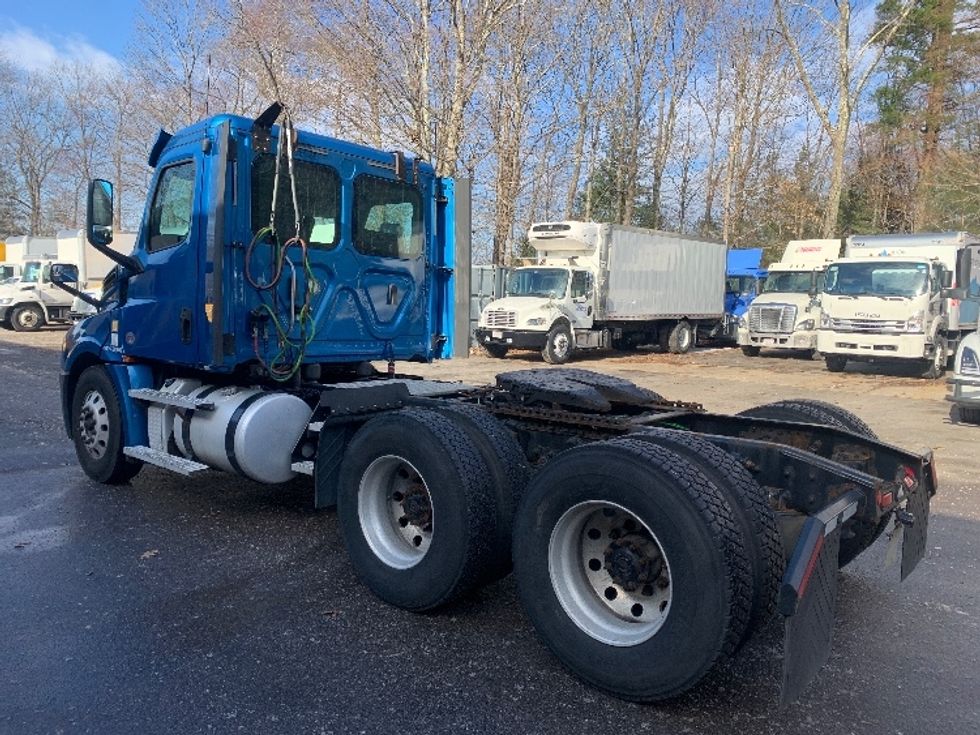 Day Cab Tractor-Heavy Duty Tractors-Freightliner-2019-T12664ST-Franklin-MA-233,934\n\t\tmiles-$ 52,000 - Image 5