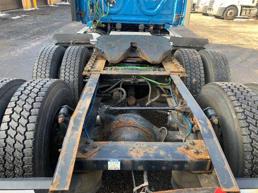 Day Cab Tractor-Heavy Duty Tractors-Freightliner-2019-T12664ST-Franklin-MA-233,934\n\t\tmiles-$ 52,000 - Image 6