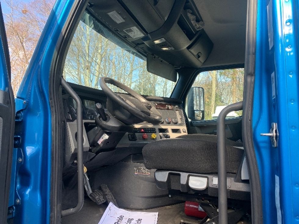 Day Cab Tractor-Heavy Duty Tractors-Freightliner-2019-T12664ST-Franklin-MA-233,934\n\t\tmiles-$ 52,000 - Image 9