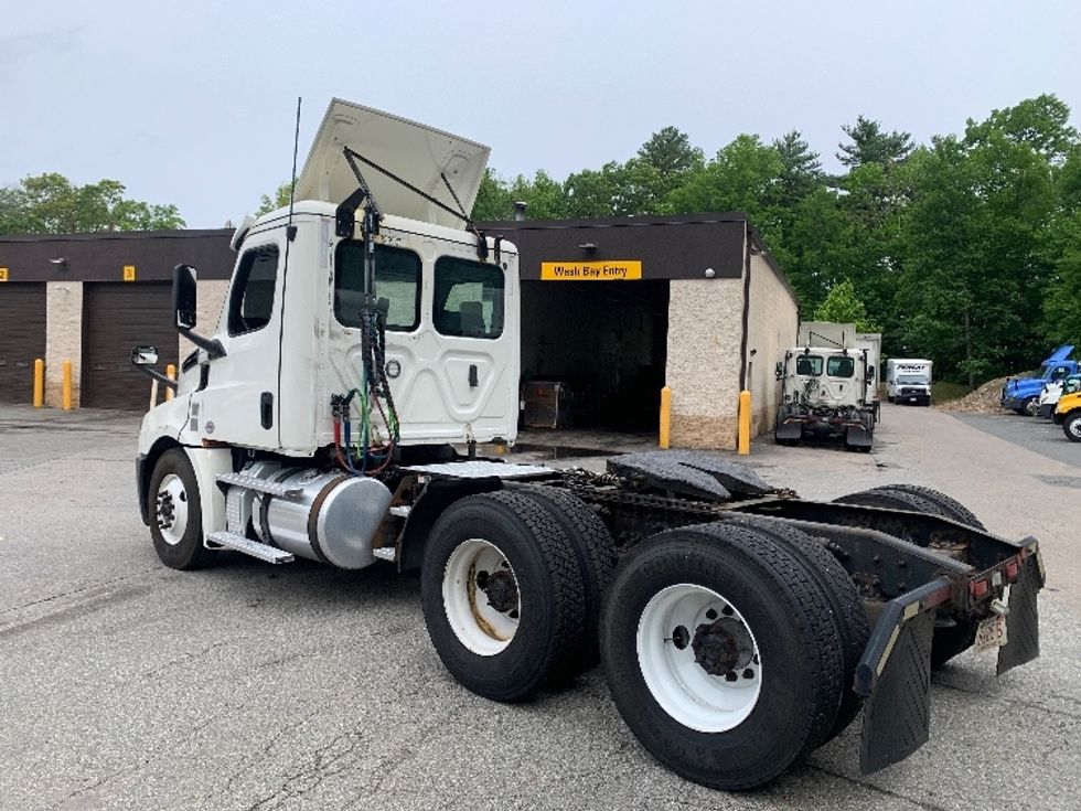 Day Cab Tractor-Heavy Duty Tractors-Freightliner-2019-T12664ST-Franklin-MA-235,207\n\t\tmiles-$ 50,000 - Image 5