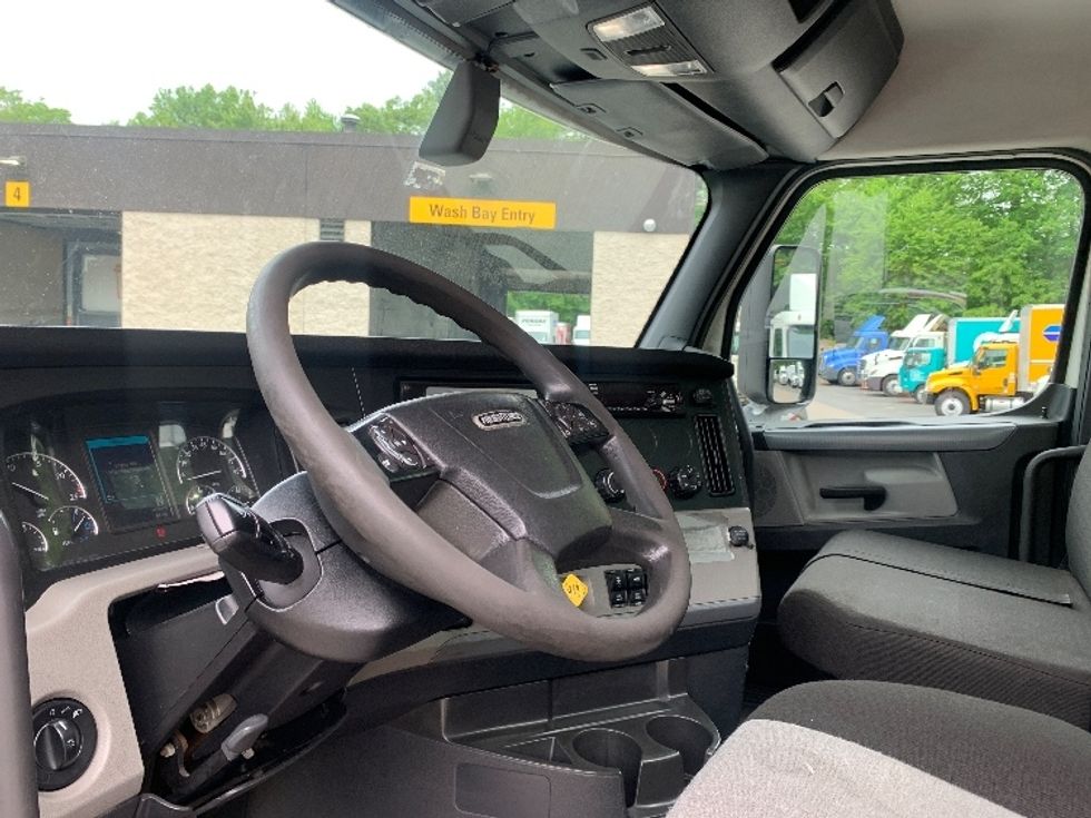Day Cab Tractor-Heavy Duty Tractors-Freightliner-2019-T12664ST-Franklin-MA-238,074\n\t\tmiles-$ 37,000 - Image 10