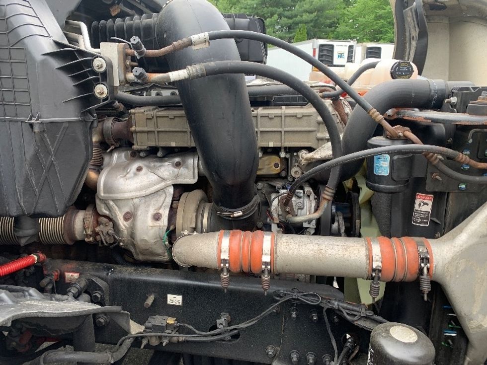 Day Cab Tractor-Heavy Duty Tractors-Freightliner-2019-T12664ST-Franklin-MA-238,074\n\t\tmiles-$ 37,000 - Image 15