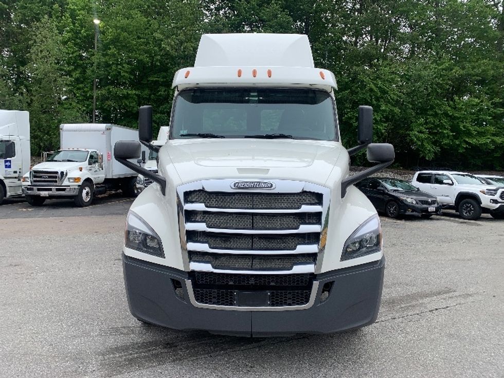 Day Cab Tractor-Heavy Duty Tractors-Freightliner-2019-T12664ST-Franklin-MA-238,074\n\t\tmiles-$ 37,000 - Image 2