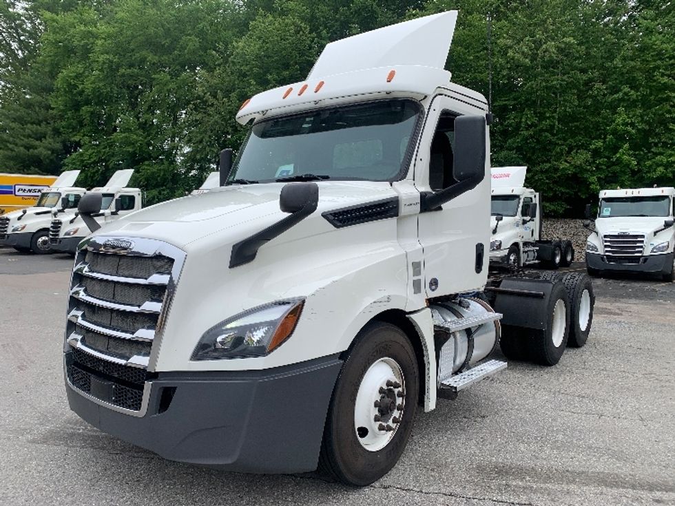 Day Cab Tractor-Heavy Duty Tractors-Freightliner-2019-T12664ST-Franklin-MA-238,074\n\t\tmiles-$ 37,000 - Image 3