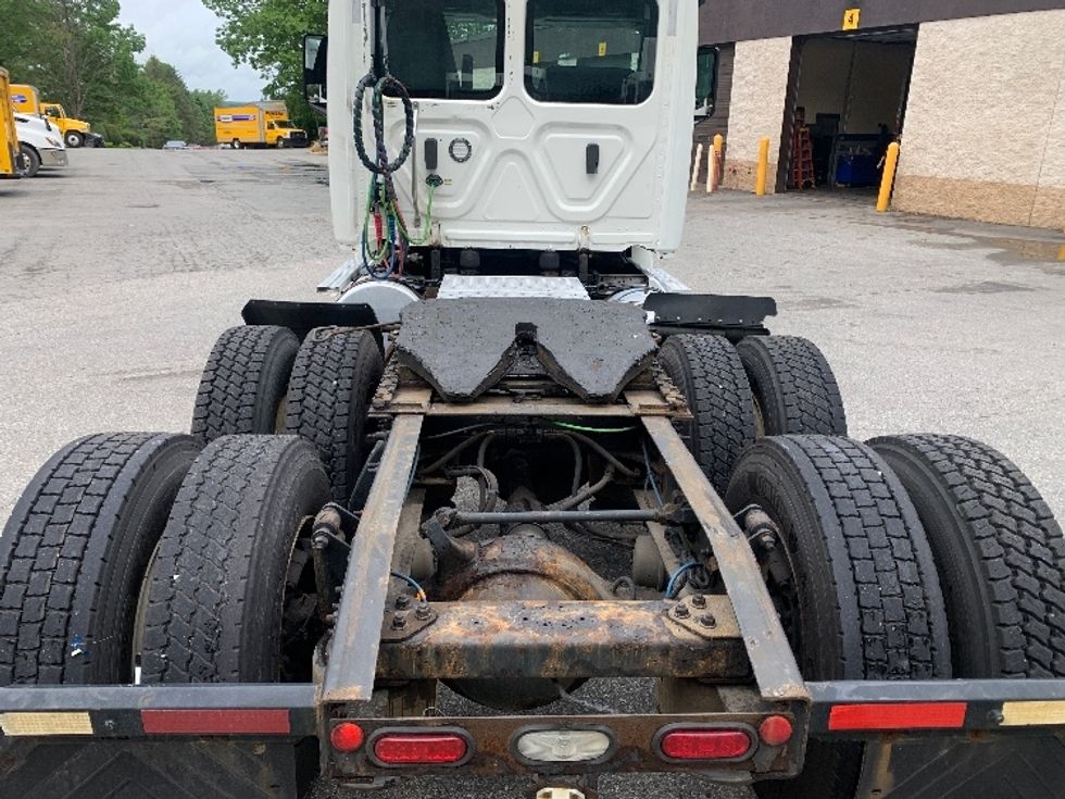 Day Cab Tractor-Heavy Duty Tractors-Freightliner-2019-T12664ST-Franklin-MA-238,074\n\t\tmiles-$ 37,000 - Image 6