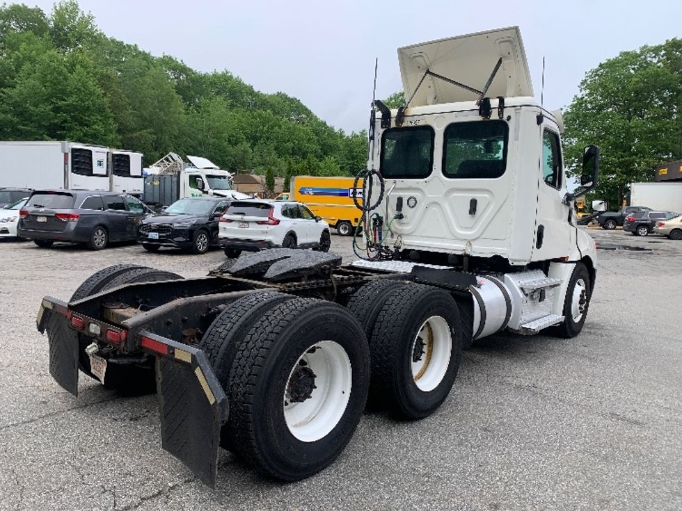 Day Cab Tractor-Heavy Duty Tractors-Freightliner-2019-T12664ST-Franklin-MA-238,074\n\t\tmiles-$ 37,000 - Image 7